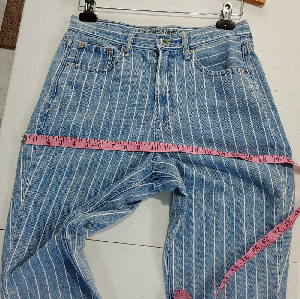 AMERICAN EAGLE PIN STRIPE MOM JEAN (637) - Picture 4 of 13